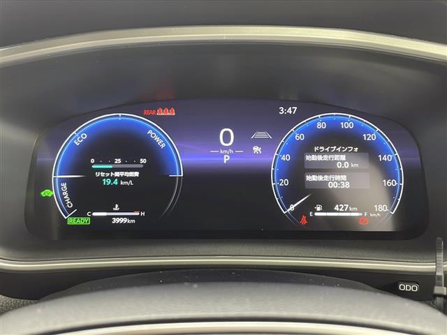 カローラクロス ハイブリッド　Ｚ　純正８インチナビ　バックカメラ　ルーフレール　パノラマルーフ　フルセグＴＶ　ＥＴＣ２．０　本革＋ファブリックシート　ハンズフリーパワーバックドア　純正１８インチアルミホイール　スペアキー（7枚目）