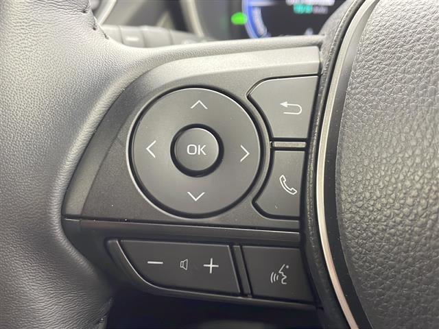 カローラクロス ハイブリッド　Ｚ　純正８インチナビ　バックカメラ　ルーフレール　パノラマルーフ　フルセグＴＶ　ＥＴＣ２．０　本革＋ファブリックシート　ハンズフリーパワーバックドア　純正１８インチアルミホイール　スペアキー（8枚目）