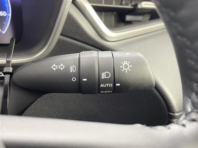 カローラクロス ハイブリッド　Ｚ　純正８インチナビ　バックカメラ　ルーフレール　パノラマルーフ　フルセグＴＶ　ＥＴＣ２．０　本革＋ファブリックシート　ハンズフリーパワーバックドア　純正１８インチアルミホイール　スペアキー（10枚目）