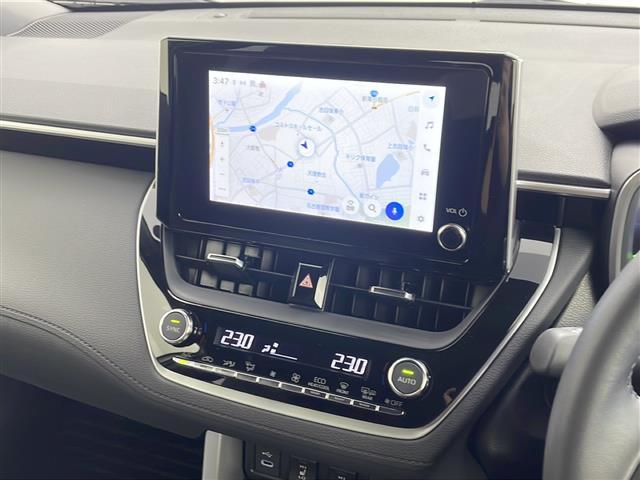 カローラクロス ハイブリッド　Ｚ　純正８インチナビ　バックカメラ　ルーフレール　パノラマルーフ　フルセグＴＶ　ＥＴＣ２．０　本革＋ファブリックシート　ハンズフリーパワーバックドア　純正１８インチアルミホイール　スペアキー（11枚目）