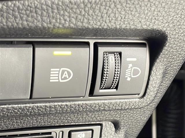 カローラクロス ハイブリッド　Ｚ　純正８インチナビ　バックカメラ　ルーフレール　パノラマルーフ　フルセグＴＶ　ＥＴＣ２．０　本革＋ファブリックシート　ハンズフリーパワーバックドア　純正１８インチアルミホイール　スペアキー（15枚目）