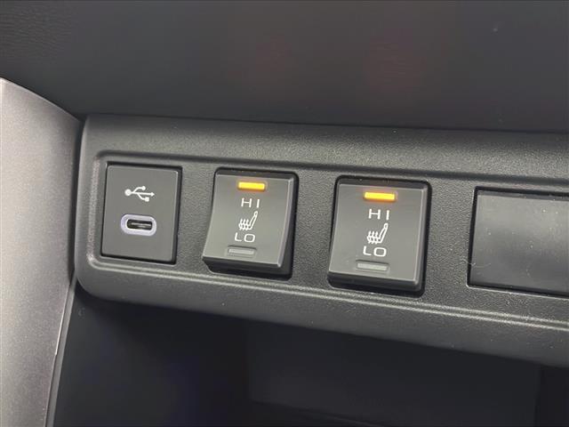 カローラクロス ハイブリッド　Ｚ　純正８インチナビ　バックカメラ　ルーフレール　パノラマルーフ　フルセグＴＶ　ＥＴＣ２．０　本革＋ファブリックシート　ハンズフリーパワーバックドア　純正１８インチアルミホイール　スペアキー（17枚目）