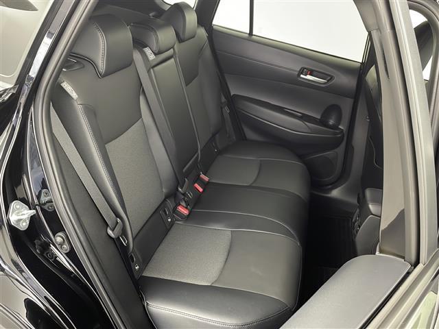 カローラクロス ハイブリッド　Ｚ　純正８インチナビ　バックカメラ　ルーフレール　パノラマルーフ　フルセグＴＶ　ＥＴＣ２．０　本革＋ファブリックシート　ハンズフリーパワーバックドア　純正１８インチアルミホイール　スペアキー（24枚目）