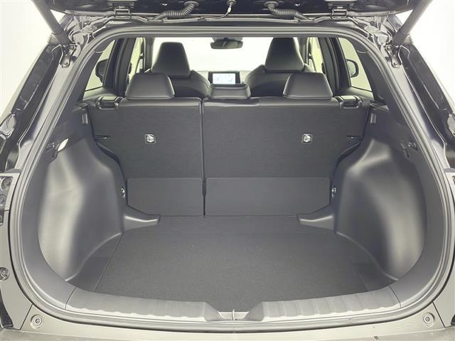 カローラクロス ハイブリッド　Ｚ　純正８インチナビ　バックカメラ　ルーフレール　パノラマルーフ　フルセグＴＶ　ＥＴＣ２．０　本革＋ファブリックシート　ハンズフリーパワーバックドア　純正１８インチアルミホイール　スペアキー（26枚目）