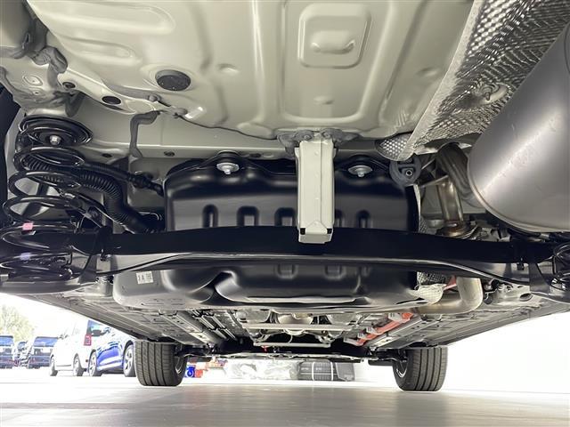 カローラクロス ハイブリッド　Ｚ　純正８インチナビ　バックカメラ　ルーフレール　パノラマルーフ　フルセグＴＶ　ＥＴＣ２．０　本革＋ファブリックシート　ハンズフリーパワーバックドア　純正１８インチアルミホイール　スペアキー（41枚目）