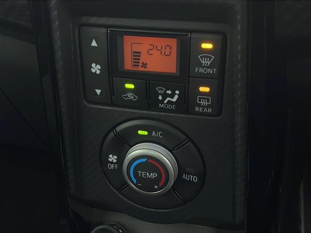 コペン ＧＲ　スポーツ　ワンオーナー　カロッツェリアナビ【ＡＶＩＣ－ＲＷ７１１】　バックカメラ　フルセグＴＶ　ＧＲスポーツ専用スポーツシート　ＧＲスポーツ専用フロアマット　ＧＲスポーツ専用革巻きステア　ＢＢＳアルミホイール（7枚目）