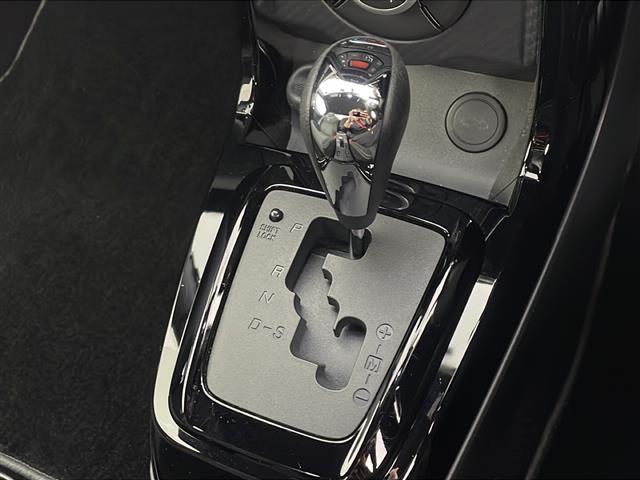 コペン ＧＲ　スポーツ　ワンオーナー　カロッツェリアナビ【ＡＶＩＣ－ＲＷ７１１】　バックカメラ　フルセグＴＶ　ＧＲスポーツ専用スポーツシート　ＧＲスポーツ専用フロアマット　ＧＲスポーツ専用革巻きステア　ＢＢＳアルミホイール（10枚目）