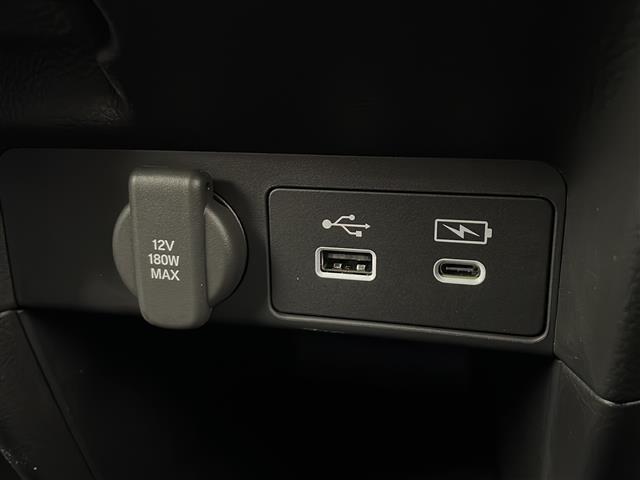 ステップワゴン ｅ：ＨＥＶスパーダ　登録済未使用車　純正１１．４インチナビ　Ｂｌｕｅｔｏｏｔｈ／フルセグＴＶ／ＤＶＤ／ＡｐｐｌｅＣａｒＰｌａｙ　ハーフレザーシート　Ｄ／Ｎシートヒーター　パワーバックドア　両側パワースライドドア　ＬＥＤ（7枚目）