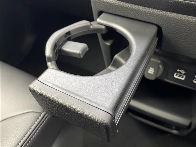 ステップワゴン ｅ：ＨＥＶスパーダ　登録済未使用車　純正１１．４インチナビ　Ｂｌｕｅｔｏｏｔｈ／フルセグＴＶ／ＤＶＤ／ＡｐｐｌｅＣａｒＰｌａｙ　ハーフレザーシート　Ｄ／Ｎシートヒーター　パワーバックドア　両側パワースライドドア　ＬＥＤ（16枚目）