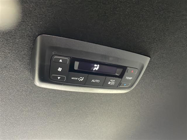 ステップワゴン ｅ：ＨＥＶスパーダ　登録済未使用車　純正１１．４インチナビ　Ｂｌｕｅｔｏｏｔｈ／フルセグＴＶ／ＤＶＤ／ＡｐｐｌｅＣａｒＰｌａｙ　ハーフレザーシート　Ｄ／Ｎシートヒーター　パワーバックドア　両側パワースライドドア　ＬＥＤ（22枚目）