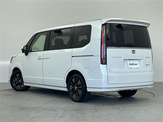 ステップワゴン ｅ：ＨＥＶスパーダ　登録済未使用車　純正１１．４インチナビ　Ｂｌｕｅｔｏｏｔｈ／フルセグＴＶ／ＤＶＤ／ＡｐｐｌｅＣａｒＰｌａｙ　ハーフレザーシート　Ｄ／Ｎシートヒーター　パワーバックドア　両側パワースライドドア　ＬＥＤ（43枚目）