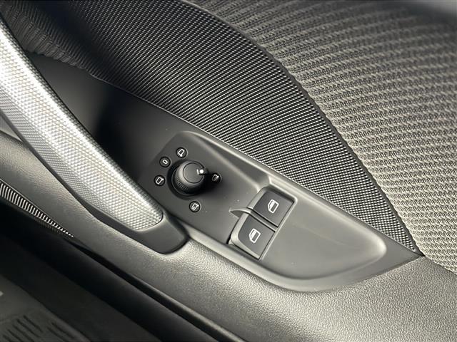 TTクーペ 1.8TFSI 12.3インチデジタルメーターディスプレイMMI純正ナビ バックカメラ フルセグTV BT CD DVD SD ETC HIDオートライト 前後ソナー 革巻きステアリング パドルシフト クルコン(15枚目)