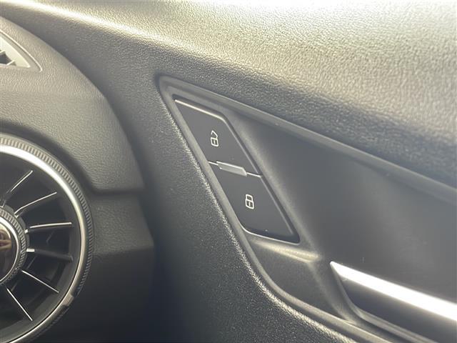 TTクーペ 1.8TFSI 12.3インチデジタルメーターディスプレイMMI純正ナビ バックカメラ フルセグTV BT CD DVD SD ETC HIDオートライト 前後ソナー 革巻きステアリング パドルシフト クルコン(16枚目)