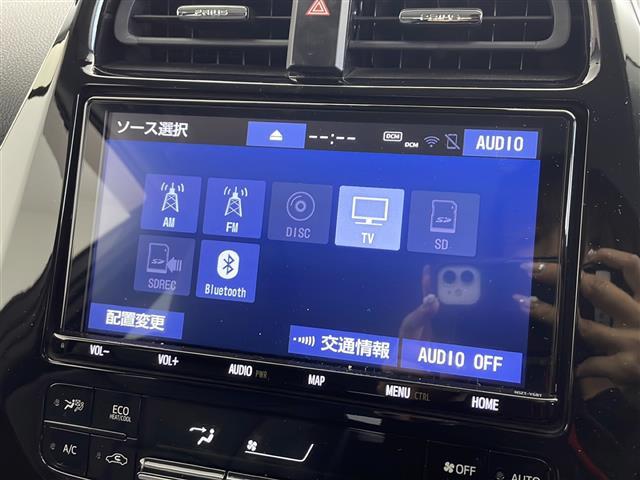 プリウス Aツーリングセレクション 純正9インチメモリナビ/AM/FM/SD/DISC/BT/フルセグ/前後ドライブレコーダー/黒革調シート/前席シートヒーター/運転席パワーシート/LEDオートライト/フロントフォグランプ(3枚目)