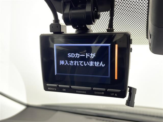 プリウス Aツーリングセレクション 純正9インチメモリナビ/AM/FM/SD/DISC/BT/フルセグ/前後ドライブレコーダー/黒革調シート/前席シートヒーター/運転席パワーシート/LEDオートライト/フロントフォグランプ(7枚目)