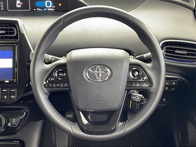 プリウス Aツーリングセレクション 純正9インチメモリナビ/AM/FM/SD/DISC/BT/フルセグ/前後ドライブレコーダー/黒革調シート/前席シートヒーター/運転席パワーシート/LEDオートライト/フロントフォグランプ(10枚目)