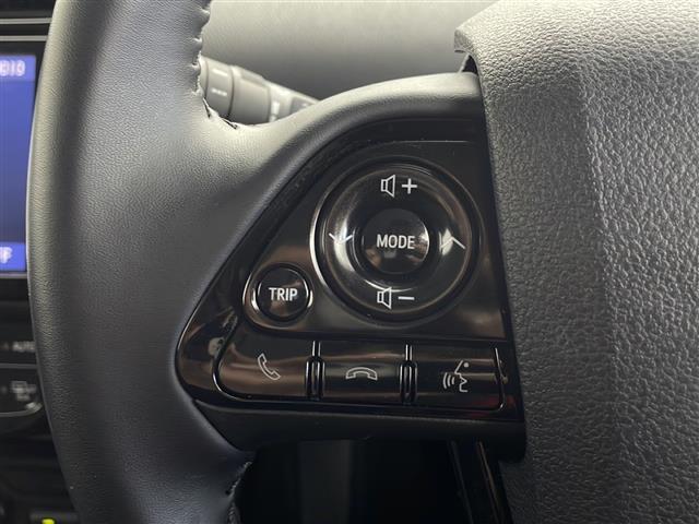 プリウス Aツーリングセレクション 純正9インチメモリナビ/AM/FM/SD/DISC/BT/フルセグ/前後ドライブレコーダー/黒革調シート/前席シートヒーター/運転席パワーシート/LEDオートライト/フロントフォグランプ(11枚目)