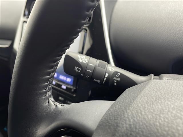 プリウス Aツーリングセレクション 純正9インチメモリナビ/AM/FM/SD/DISC/BT/フルセグ/前後ドライブレコーダー/黒革調シート/前席シートヒーター/運転席パワーシート/LEDオートライト/フロントフォグランプ(13枚目)