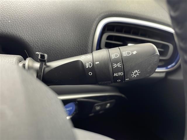 プリウス Aツーリングセレクション 純正9インチメモリナビ/AM/FM/SD/DISC/BT/フルセグ/前後ドライブレコーダー/黒革調シート/前席シートヒーター/運転席パワーシート/LEDオートライト/フロントフォグランプ(14枚目)