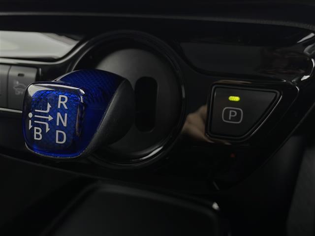 プリウス Aツーリングセレクション 純正9インチメモリナビ/AM/FM/SD/DISC/BT/フルセグ/前後ドライブレコーダー/黒革調シート/前席シートヒーター/運転席パワーシート/LEDオートライト/フロントフォグランプ(18枚目)