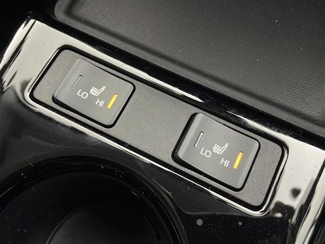 プリウス Aツーリングセレクション 純正9インチメモリナビ/AM/FM/SD/DISC/BT/フルセグ/前後ドライブレコーダー/黒革調シート/前席シートヒーター/運転席パワーシート/LEDオートライト/フロントフォグランプ(21枚目)