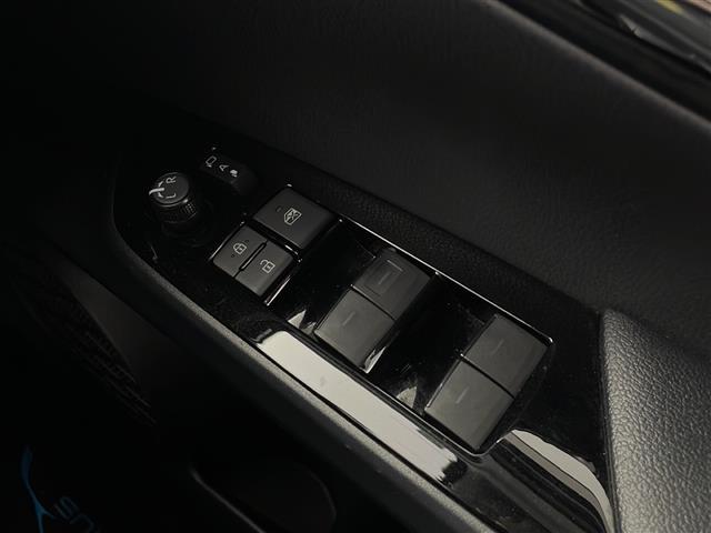 プリウス Aツーリングセレクション 純正9インチメモリナビ/AM/FM/SD/DISC/BT/フルセグ/前後ドライブレコーダー/黒革調シート/前席シートヒーター/運転席パワーシート/LEDオートライト/フロントフォグランプ(25枚目)