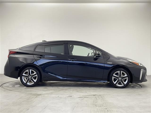 プリウス Aツーリングセレクション 純正9インチメモリナビ/AM/FM/SD/DISC/BT/フルセグ/前後ドライブレコーダー/黒革調シート/前席シートヒーター/運転席パワーシート/LEDオートライト/フロントフォグランプ(32枚目)