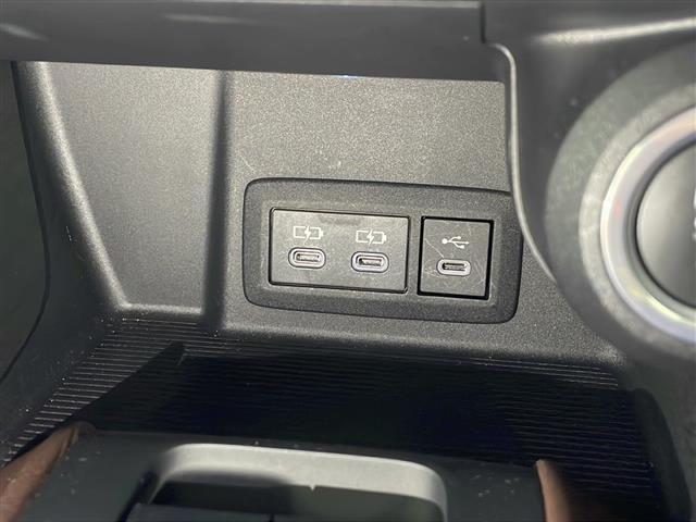 ハリアー Ｚ　レザーパッケージ　純正ナビ　ＦＭ／ＡＭ／フルセグＴＶ／ＢＴ／ＵＳＢ／Ｍｉｒａｃａｓ／ＴＶキャンセラー　ＪＢＬサウンド　全方位カメラ　ヘッドアップディスプレイ　調光パノラマルーフ　ビルトインＥＴＣ２，０　スペアキー（19枚目）