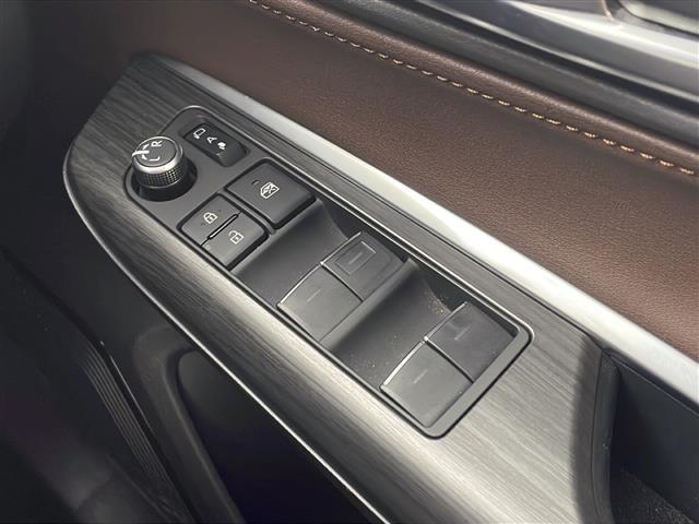 ハリアー Ｚ　レザーパッケージ　純正ナビ　ＦＭ／ＡＭ／フルセグＴＶ／ＢＴ／ＵＳＢ／Ｍｉｒａｃａｓ／ＴＶキャンセラー　ＪＢＬサウンド　全方位カメラ　ヘッドアップディスプレイ　調光パノラマルーフ　ビルトインＥＴＣ２，０　スペアキー（21枚目）