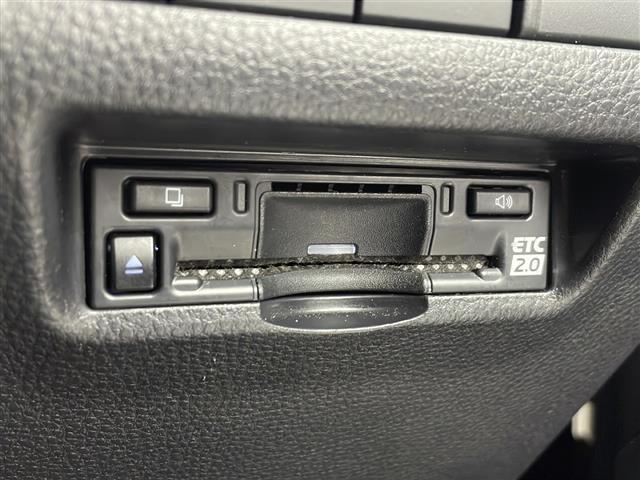 ハリアー Ｚ　レザーパッケージ　純正ナビ　ＦＭ／ＡＭ／フルセグＴＶ／ＢＴ／ＵＳＢ／Ｍｉｒａｃａｓ／ＴＶキャンセラー　ＪＢＬサウンド　全方位カメラ　ヘッドアップディスプレイ　調光パノラマルーフ　ビルトインＥＴＣ２，０　スペアキー（22枚目）