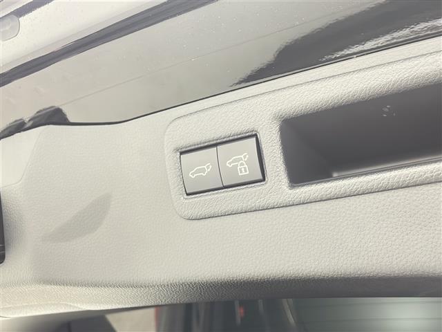 ハリアー Ｚ　レザーパッケージ　純正ナビ　ＦＭ／ＡＭ／フルセグＴＶ／ＢＴ／ＵＳＢ／Ｍｉｒａｃａｓ／ＴＶキャンセラー　ＪＢＬサウンド　全方位カメラ　ヘッドアップディスプレイ　調光パノラマルーフ　ビルトインＥＴＣ２，０　スペアキー（32枚目）