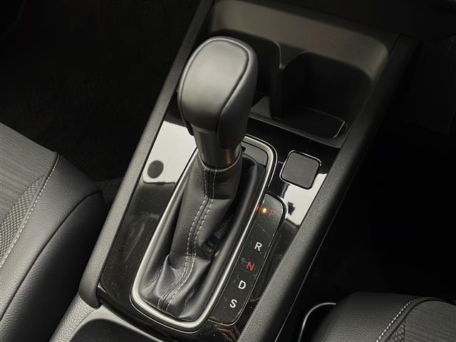 ＷＲ－Ｖ Ｚ　純正８インチメモリナビ　ＦＭ　ＡＭ　ＢＴ　ｉｐｏｄ　ＵＳＢ　フルセグ　純正ドライブレコーダー　ハーフレザーシート　革巻きステアリング　ステアリングスイッチ　パドルシフト　バックカメラ　スペアキーＥＴＣ（7枚目）