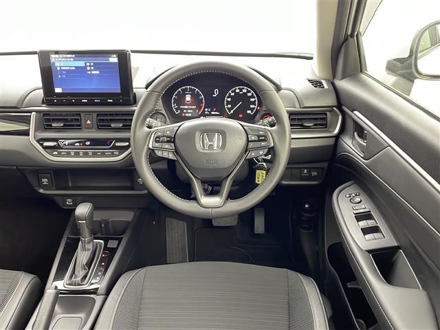 ＷＲ－Ｖ Ｚ　純正８インチメモリナビ　ＦＭ　ＡＭ　ＢＴ　ｉｐｏｄ　ＵＳＢ　フルセグ　純正ドライブレコーダー　ハーフレザーシート　革巻きステアリング　ステアリングスイッチ　パドルシフト　バックカメラ　スペアキーＥＴＣ（8枚目）