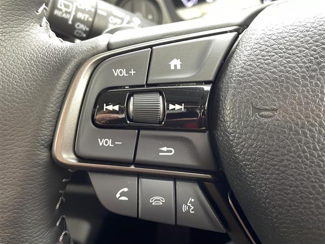 ＷＲ－Ｖ Ｚ　純正８インチメモリナビ　ＦＭ　ＡＭ　ＢＴ　ｉｐｏｄ　ＵＳＢ　フルセグ　純正ドライブレコーダー　ハーフレザーシート　革巻きステアリング　ステアリングスイッチ　パドルシフト　バックカメラ　スペアキーＥＴＣ（11枚目）