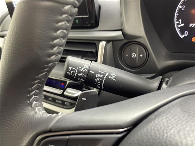 ＷＲ－Ｖ Ｚ　純正８インチメモリナビ　ＦＭ　ＡＭ　ＢＴ　ｉｐｏｄ　ＵＳＢ　フルセグ　純正ドライブレコーダー　ハーフレザーシート　革巻きステアリング　ステアリングスイッチ　パドルシフト　バックカメラ　スペアキーＥＴＣ（12枚目）