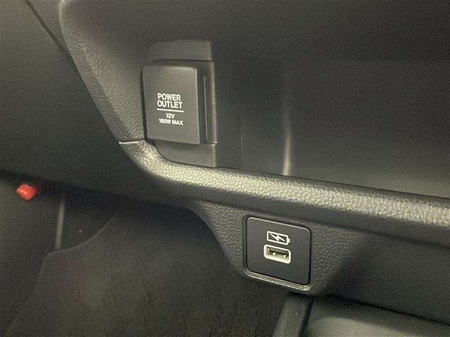 ＷＲ－Ｖ Ｚ　純正８インチメモリナビ　ＦＭ　ＡＭ　ＢＴ　ｉｐｏｄ　ＵＳＢ　フルセグ　純正ドライブレコーダー　ハーフレザーシート　革巻きステアリング　ステアリングスイッチ　パドルシフト　バックカメラ　スペアキーＥＴＣ（18枚目）