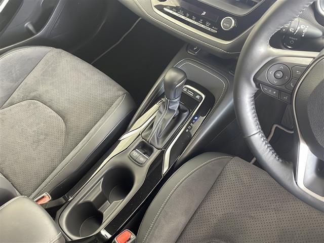 カローラ アクティブスポーツ　純正１０型ナビ　フルセグＴＶ　ＢＴ　バックカメラ　オートライト　シートヒーター　ＥＴＣ　専用フロントバンパー　特別カラー１７インチＡＷ　専用チューニングサスペンション　専用電動パワーステアリング（13枚目）