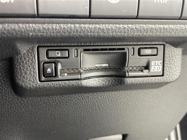 カローラ アクティブスポーツ　純正１０型ナビ　フルセグＴＶ　ＢＴ　バックカメラ　オートライト　シートヒーター　ＥＴＣ　専用フロントバンパー　特別カラー１７インチＡＷ　専用チューニングサスペンション　専用電動パワーステアリング（15枚目）