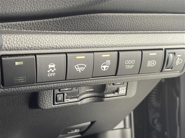 カローラ アクティブスポーツ　純正１０型ナビ　フルセグＴＶ　ＢＴ　バックカメラ　オートライト　シートヒーター　ＥＴＣ　専用フロントバンパー　特別カラー１７インチＡＷ　専用チューニングサスペンション　専用電動パワーステアリング（16枚目）