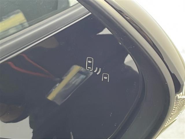 カローラ アクティブスポーツ　純正１０型ナビ　フルセグＴＶ　ＢＴ　バックカメラ　オートライト　シートヒーター　ＥＴＣ　専用フロントバンパー　特別カラー１７インチＡＷ　専用チューニングサスペンション　専用電動パワーステアリング（18枚目）