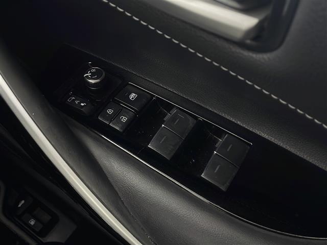 カローラ アクティブスポーツ　純正１０型ナビ　フルセグＴＶ　ＢＴ　バックカメラ　オートライト　シートヒーター　ＥＴＣ　専用フロントバンパー　特別カラー１７インチＡＷ　専用チューニングサスペンション　専用電動パワーステアリング（24枚目）