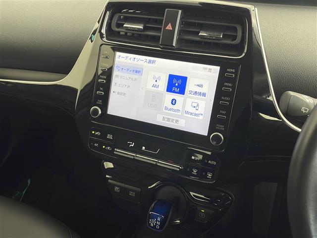 プリウス Ｓツーリングセレクション　純正９型ディスプレイオーディオ／ＡＭ／ＦＭ／ＵＳＢ／ＢＴ／Ｍｉｒａｃａｓｔ／ＡｐｐｅｌｅＣａｒＰｌａｙ／ＡｎｄｒｏｉｄＡｕｔｏ／前席シートヒーター／レザーシート／バックカメラ／ビルトインＥＴＣ（6枚目）