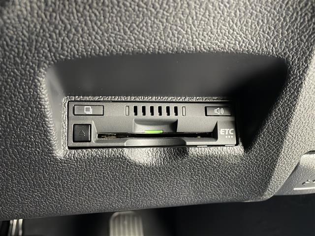 プリウス Ｓツーリングセレクション　純正９型ディスプレイオーディオ／ＡＭ／ＦＭ／ＵＳＢ／ＢＴ／Ｍｉｒａｃａｓｔ／ＡｐｐｅｌｅＣａｒＰｌａｙ／ＡｎｄｒｏｉｄＡｕｔｏ／前席シートヒーター／レザーシート／バックカメラ／ビルトインＥＴＣ（7枚目）