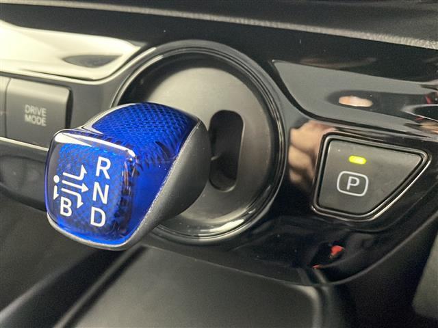 プリウス Ｓツーリングセレクション　純正９型ディスプレイオーディオ／ＡＭ／ＦＭ／ＵＳＢ／ＢＴ／Ｍｉｒａｃａｓｔ／ＡｐｐｅｌｅＣａｒＰｌａｙ／ＡｎｄｒｏｉｄＡｕｔｏ／前席シートヒーター／レザーシート／バックカメラ／ビルトインＥＴＣ（18枚目）