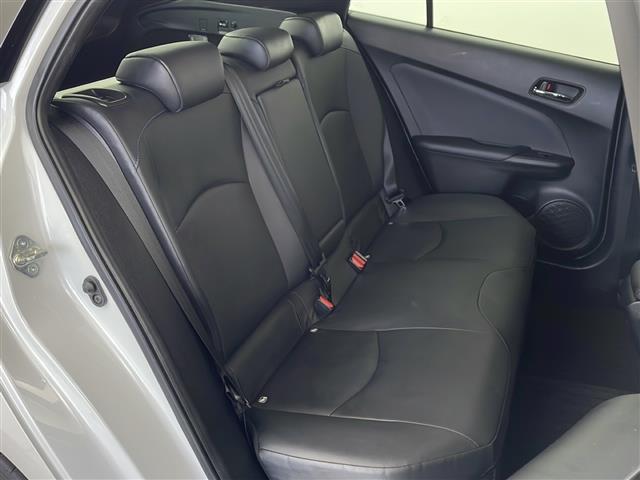 プリウス Ｓツーリングセレクション　純正９型ディスプレイオーディオ／ＡＭ／ＦＭ／ＵＳＢ／ＢＴ／Ｍｉｒａｃａｓｔ／ＡｐｐｅｌｅＣａｒＰｌａｙ／ＡｎｄｒｏｉｄＡｕｔｏ／前席シートヒーター／レザーシート／バックカメラ／ビルトインＥＴＣ（22枚目）