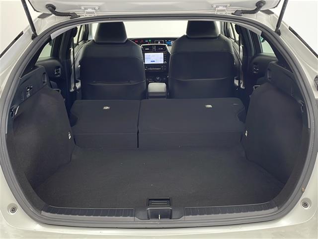 プリウス Ｓツーリングセレクション　純正９型ディスプレイオーディオ／ＡＭ／ＦＭ／ＵＳＢ／ＢＴ／Ｍｉｒａｃａｓｔ／ＡｐｐｅｌｅＣａｒＰｌａｙ／ＡｎｄｒｏｉｄＡｕｔｏ／前席シートヒーター／レザーシート／バックカメラ／ビルトインＥＴＣ（26枚目）