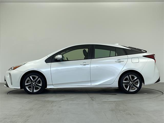 プリウス Ｓツーリングセレクション　純正９型ディスプレイオーディオ／ＡＭ／ＦＭ／ＵＳＢ／ＢＴ／Ｍｉｒａｃａｓｔ／ＡｐｐｅｌｅＣａｒＰｌａｙ／ＡｎｄｒｏｉｄＡｕｔｏ／前席シートヒーター／レザーシート／バックカメラ／ビルトインＥＴＣ（32枚目）