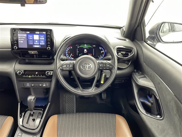 ヤリスクロス Ｚ　アドベンチャー　純正ディスプレイオーディオ／ＡＭ／ＦＭ／ＵＳＢ／ＢＴ／Ｍｉｒａｃａｓｔ／前後ドライブレコーダー／ハーフレザーシート／前席シートヒーター／運転席パワーシート／革巻きステアリング／ステアヒーター（7枚目）