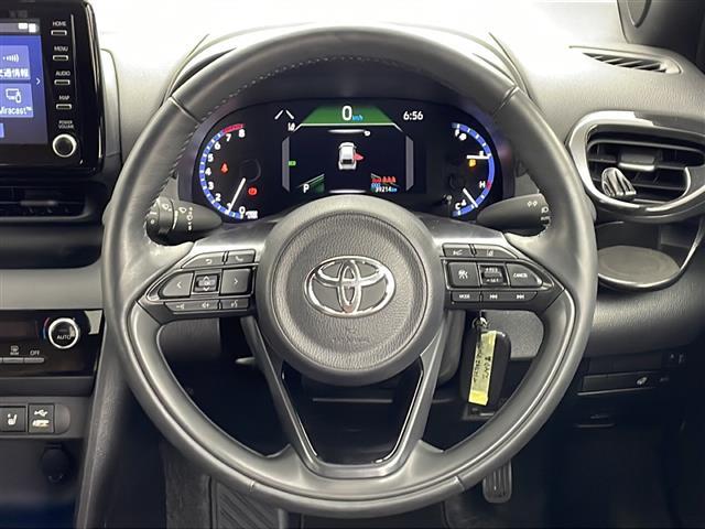 ヤリスクロス Ｚ　アドベンチャー　純正ディスプレイオーディオ／ＡＭ／ＦＭ／ＵＳＢ／ＢＴ／Ｍｉｒａｃａｓｔ／前後ドライブレコーダー／ハーフレザーシート／前席シートヒーター／運転席パワーシート／革巻きステアリング／ステアヒーター（8枚目）