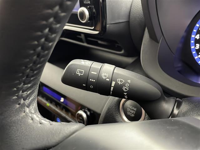 ヤリスクロス Ｚ　アドベンチャー　純正ディスプレイオーディオ／ＡＭ／ＦＭ／ＵＳＢ／ＢＴ／Ｍｉｒａｃａｓｔ／前後ドライブレコーダー／ハーフレザーシート／前席シートヒーター／運転席パワーシート／革巻きステアリング／ステアヒーター（12枚目）